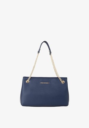 Sac à main en cuir bleu marine avec une forme structurée, des accents de chaîne dorée et le logo "VALENTINO" embossé sur le devant.