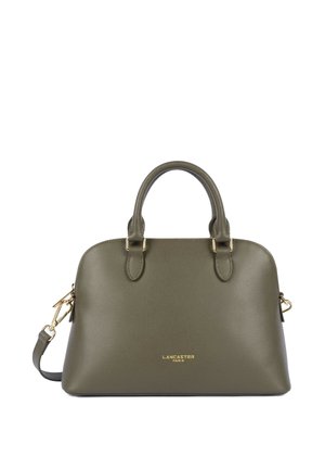 Sac à main en cuir vert olive avec doubles poignées, ferrures dorées, bandoulière amovible et logo "Lancaster Paris" en lettres dorées.