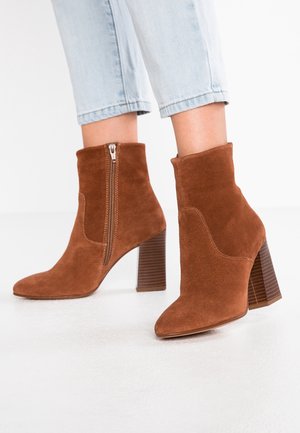 Bottines à talons hauts - cognac