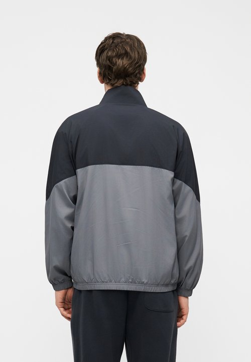 New Balance Chaqueta casual de hombre Sport Legacy Gris — foto 3