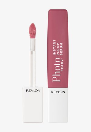 Revlon PhotoReady Instant Plump Lippenserum in Mauve-Pink mit Applikator neben geschlossener Tube.