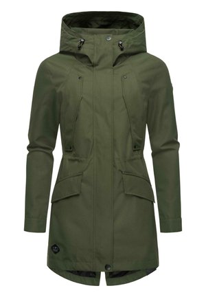 Olijfgroene waterdichte parka met een capuchon, voorzien van twee grote voorzakken, verstelbare manchetten en een ritssluiting aan de voorkant.