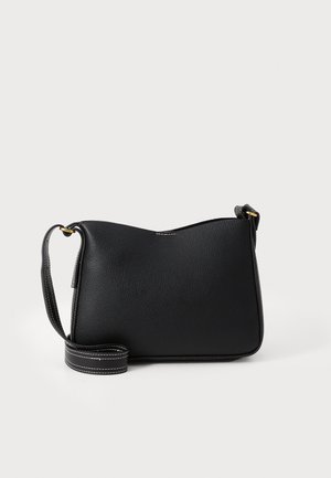 Borsa a tracolla nera in pelle con forma strutturata, texture liscia e dettagli di cucitura bianca. Dotata di una tracolla rimovibile.