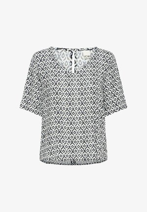 Kortermet V-hals bluse i lett stoff, med et geometrisk mønster i marineblått og hvitt, med en knappåpning bak.