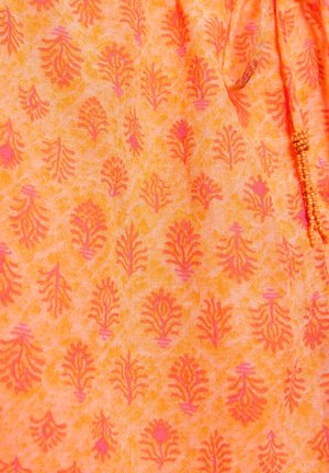 PULL&BEAR, PRINTED - SHORTS - Short - orange