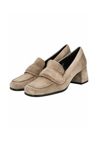 Mocasines de ante en beige claro con punta redondeada y detalle de broche; cuentan con un tacón tipo bloque y una suela negra lisa para mayor durabilidad.