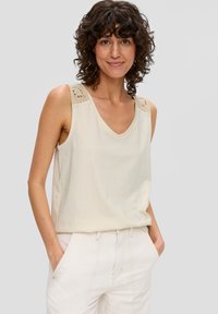 s.Oliver MIT HÄKELSPITZEN-DETAILS - Top - beige