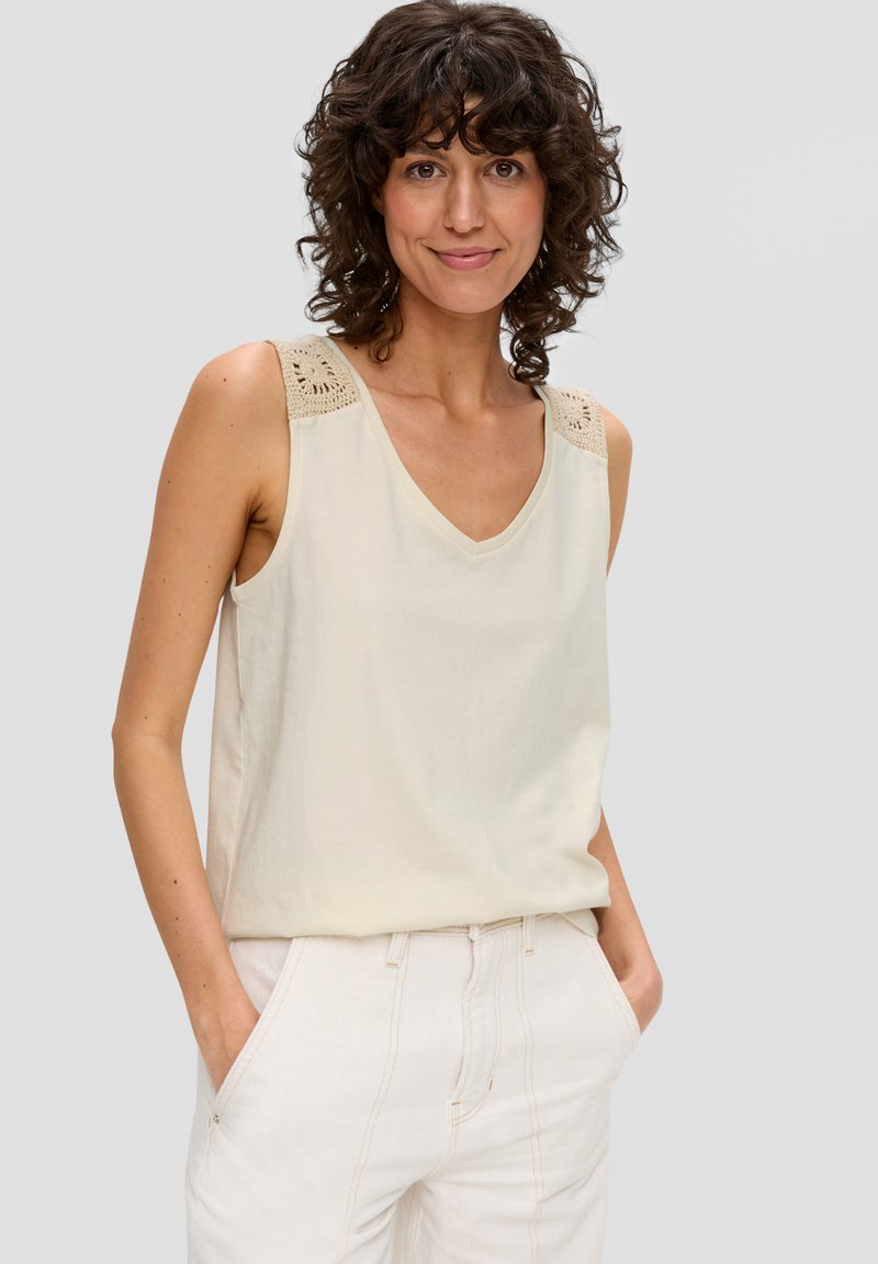 s.Oliver MIT HÄKELSPITZEN-DETAILS - Top - beige