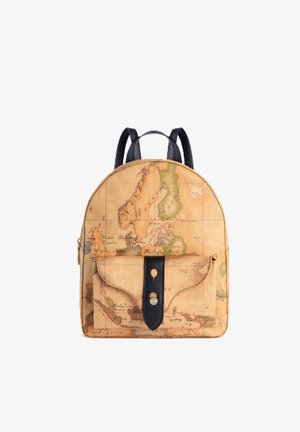 Zaino in stile vintage con design di una vecchia mappa che mostra l'Europa, tasca frontale, cinghia in pelle nera e spallacci neri.