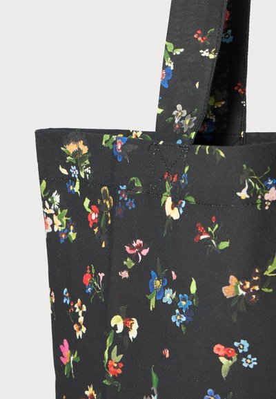 Geantă de pânză neagră, cu un model floral în diverse culori, cu mânere rezistente și detalii subtile de cusătură.