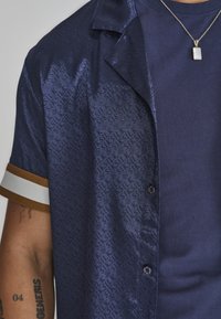 SIKSILK RESORT - Hemd - navy