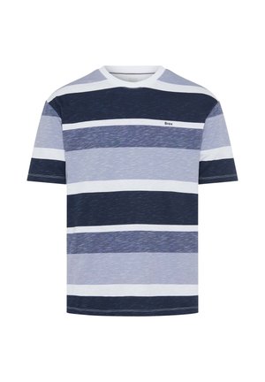 T-shirt a maniche corte con scollo a girocollo e righe orizzontali nei colori blu navy, azzurro chiaro, bianco e piccolo logo "Brax" sul petto.