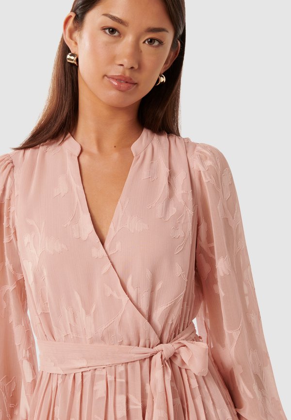 GABRIELLA TEXTURED MIDI DRESS - Cocktail dress / Party dress - blush4