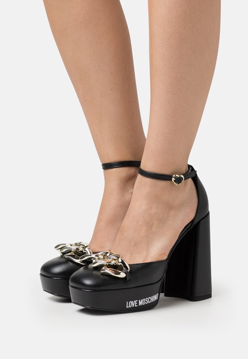 Escarpins Moschino à Plateforme - Taille 37 (US 7), Cuir Noir, Talon Aiguille, Occasion