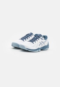 ASICS BLADE - Boty na házenou - white/vintage indigo