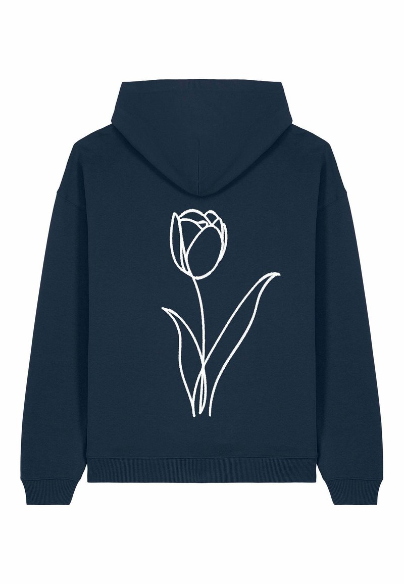 Temno modra majica s kapuco, na zadnji strani pa je velik bel minimalističen risba tulipana.