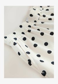 Non sélectionné, white black spot