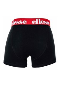 Mustat boxerit, joissa on leveä punainen vyötärö, jossa on valkoista "ellesse"-brändäystä. Kangas on sileä, ja malli on istuva, jossa on ommeltuja yksityiskohtia.