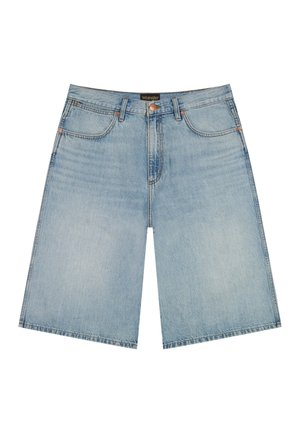 Svetlo modri jeans kratke hlače s sprednjimi žepi, zankami za pas in zapiranjem na gumb, z etiketo Wrangler na sredi pasu.
