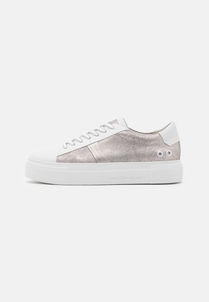 Baskets basses - white