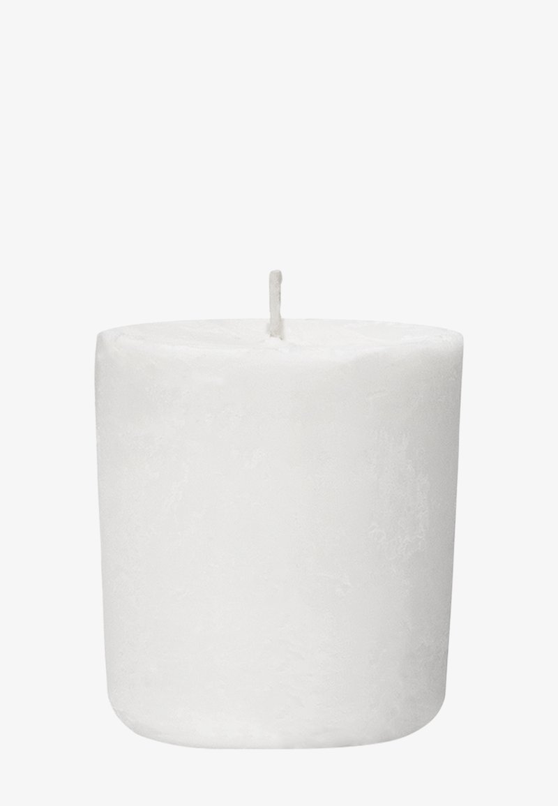Hvid cylinderformet lys med en glat overflade og et enkelt væge centreret på toppen. Ingen mønstre eller udsmykninger. Minimalistisk design.