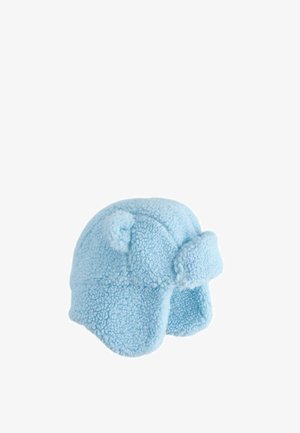 Lyseblå fleece vinterhat med øreklapper og små runde ører på toppen, designet til varme og komfort.