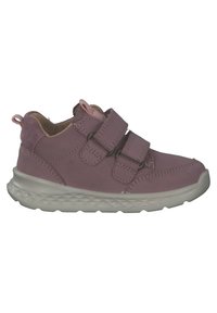 Fioletowe sneakersy dziecięce z dwoma regulowanymi paskami na rzep, skórzana cholewka o teksturowanej powierzchni oraz wyściełana biała gumowa podeszwa.
