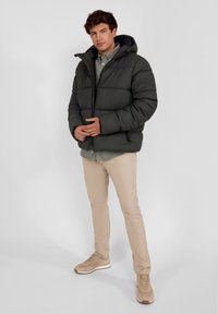 RESPECT QUILTED WITH ZIP POCKETS - Hættetrøje - khaki