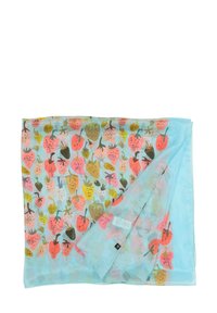  Lichtblauwe sjaal met een patroon van kleurrijke aardbeien in roze, gele en groene tinten, met een doorschijnende textuur en een lichte glanzende afwerking.