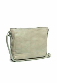 Borsa a tracolla in pelle grigio chiaro, forma rettangolare, texture liscia, tracolla regolabile, chiusura con zipper, branding sottile sulla parte anteriore.