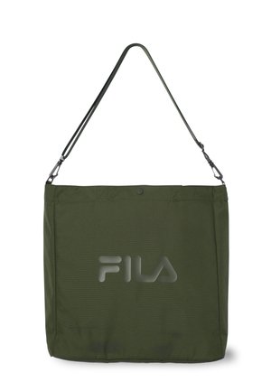 Bolso de hombro rectangular de color verde oscuro con correa ajustable y logo FILA centrado en la parte frontal.