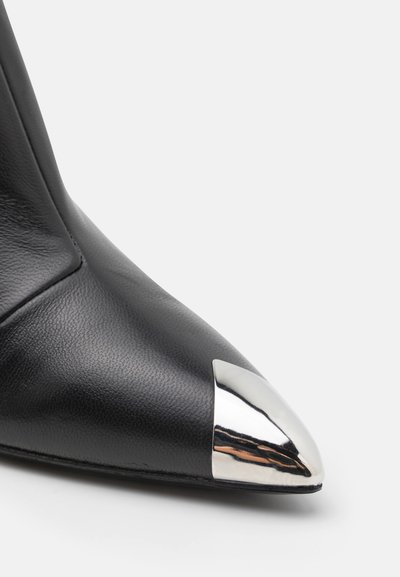 Iro JOLIMET - Klasiski puszābaki - glossy black