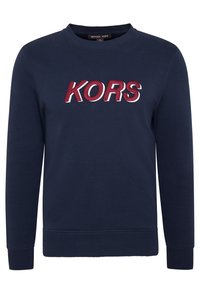 Námořnická mikina s kulatým výstřihem, žebrovanými manžetami a lemem. Na přední straně se nachází velké vyšívané logo "KORS" v červené a bílé barvě.