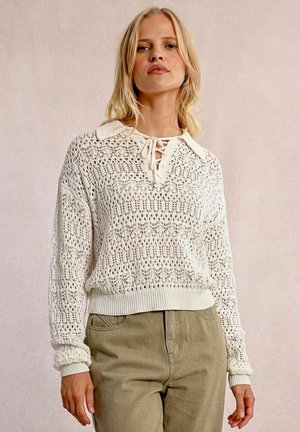 Maglione bianco a maglia con motivo in pizzo, colletto e lacci regolabili all'anteriore. Maniche lunghe con polsini e orlo a costine.