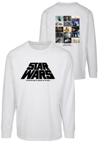 Langærmet hvid t-shirt med sort "STAR WARS" logo på forsiden og grafisk collage på bagsiden med forskellige ikoniske scener og tekst.