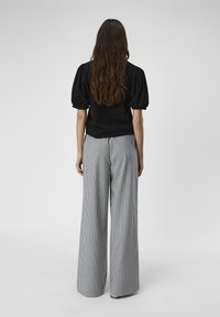 Object OBJLISA WIDE  - Pantaloni - cloud dancer