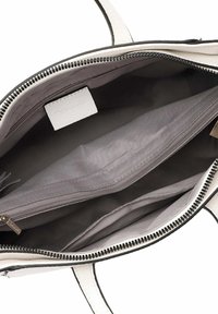 Sac à main en cuir blanc avec un extérieur texturé et des accents noirs. L'intérieur comprend plusieurs compartiments et une poche zippée.