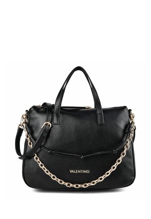 Zwart gestructureerde leren Valentino handtas met dubbele handvaten, afneembare schouderriem, gouden kettingaccent en gouden logo aan de voorkant.