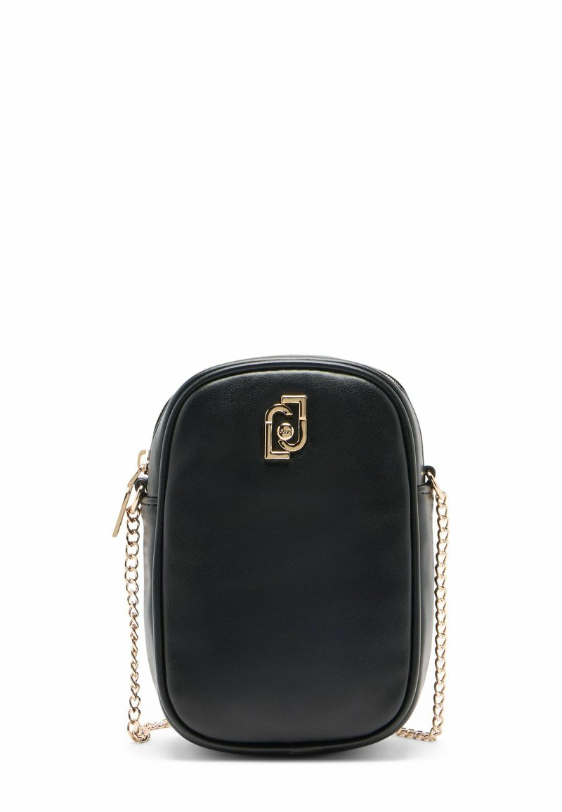 Schwarze Kunstleder-Crossbody-Tasche mit runder Form, goldfarbener Hardware, Kettenriemen und einem auffälligen Logopunkt auf der Vorderseite.