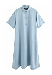 Robe chemise en denim bleu clair avec un col, des manches courtes, un placket à cinq boutons et une silhouette ample en A.