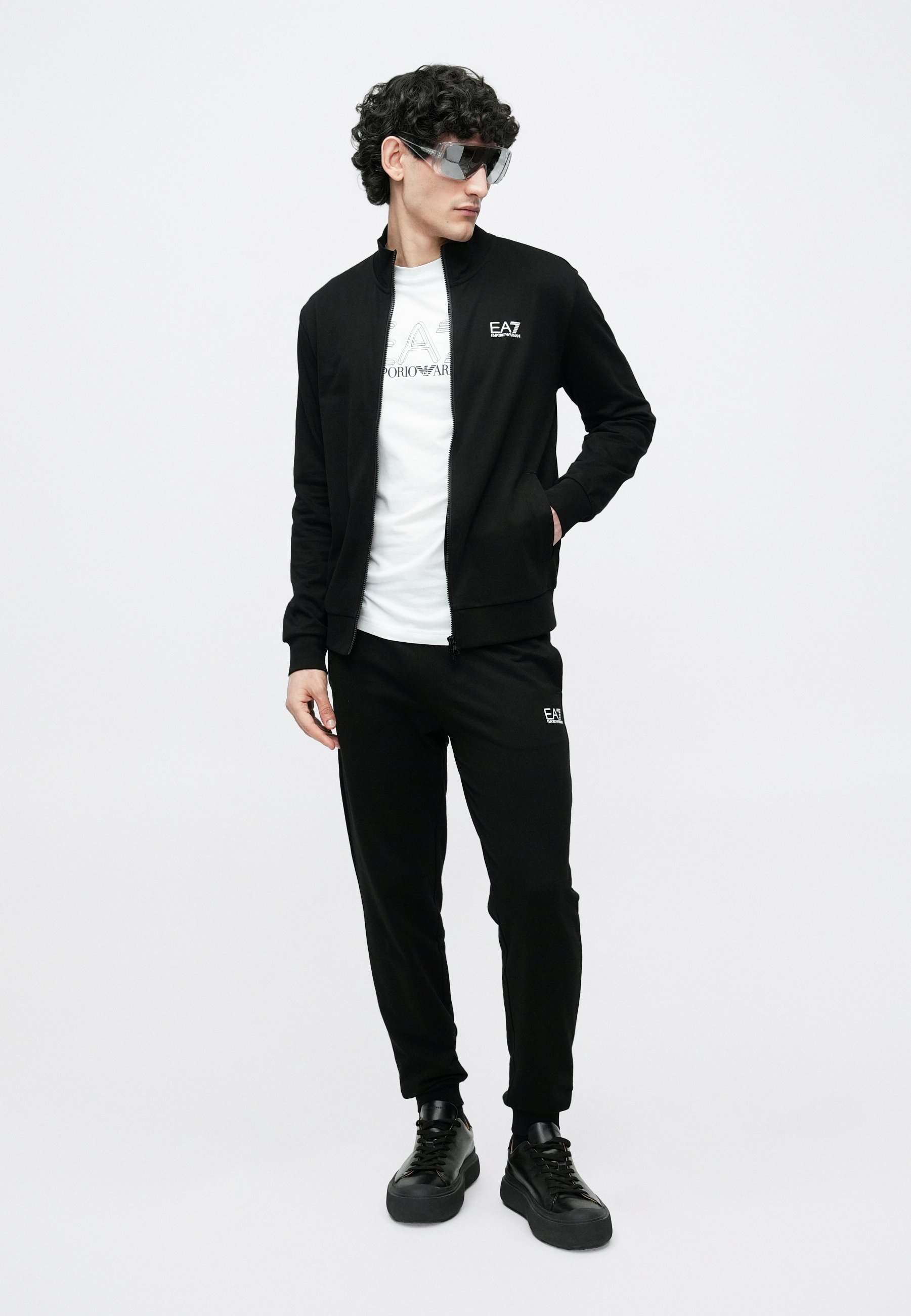 EA7 Emporio Armani TRAIN CORE UNISEX - Camisola com fecho - black
