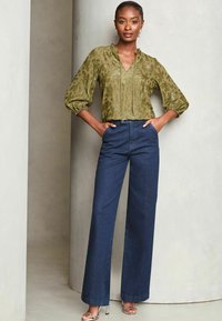 Lipsy REGULAR FIT - 3/4 SLEEVE METALLIC  - Blúz - khaki green