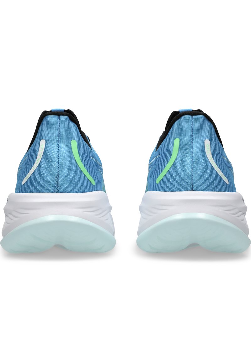 Scarpe da ginnastica blu caratterizzate da una tomaia in mesh traspirante, dettagli neri, rifiniture riflettenti e una suola bianca e ammortizzata.
