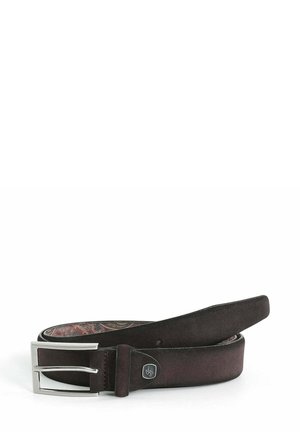 Dunkelbrauner Ledergürtel mit einer silbernen rechteckigen Schnalle und schwarzen Akzenten, mit einem gemusterten Innenfutter. Weiche Textur, glatte Oberfläche.