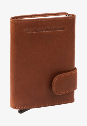 Bruine leren notitieboek met een gladde textuur, voorzien van een klep-sluiting en een geperst merkteken aan de voorkant. Compact rechthoekig van vorm.