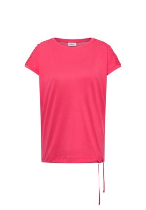 Felroze T-shirt met korte mouwen, ronde hals, gerimpelde mouwdetails en verstelbare trekkoord aan de zoom, op een effen achtergrond.