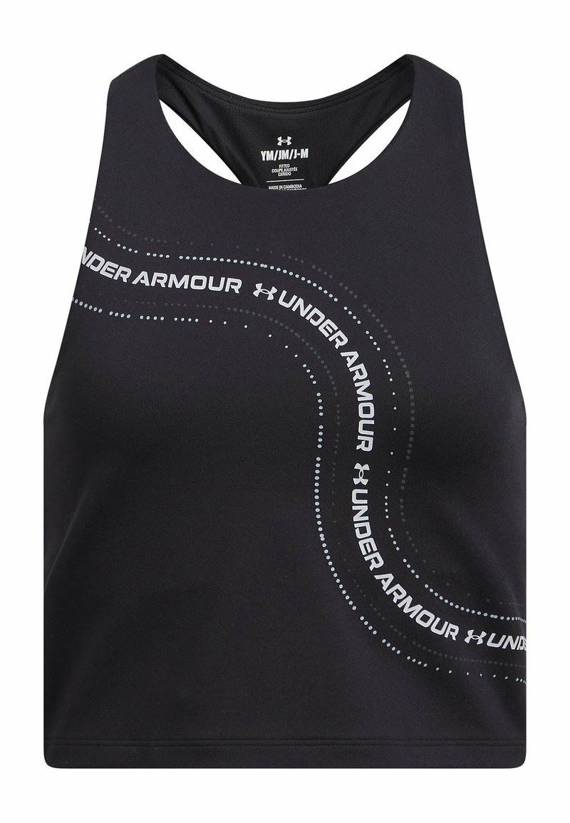 Svart atletisk crop topp med racerback-design och en böjd vit "UNDER ARMOUR"-grafik med prickiga accenter. Mjukt, åtsittande tyg.