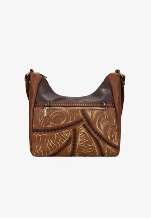 Bolso de hombro de cuero marrón con patrones en relieve en dorado y marrón oscuro, diseño curvado y detalles decorativos en el zipper. Presenta acentos texturizados.