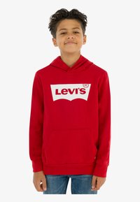 Felpa rossa con cappuccio e logo "Levi's" bianco sulla parte frontale, maniche lunghe, tasca anteriore e cappuccio regolabile. Tessuto morbido con polsini a costine.