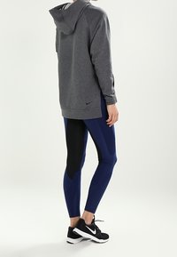 Nike Performance Sweat à capuche - grey